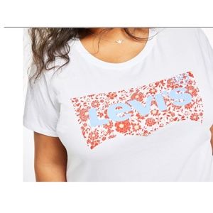 NWOT LEVI'S Trendy Plus Size Batwing Perfect Graphic Logo T-Shirt